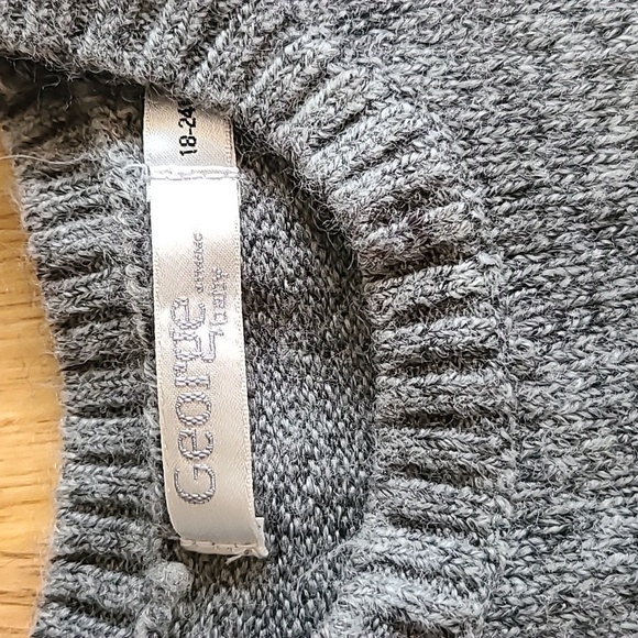 💥4/$20💥 GEORGE Soft Knit Sweater - Picture 2 of 2